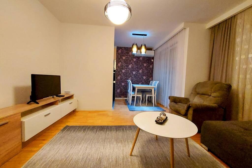 Apartment 13C Priștina Exterior foto